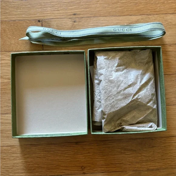 Gucci small box with ribbon - Picture 3 of 4